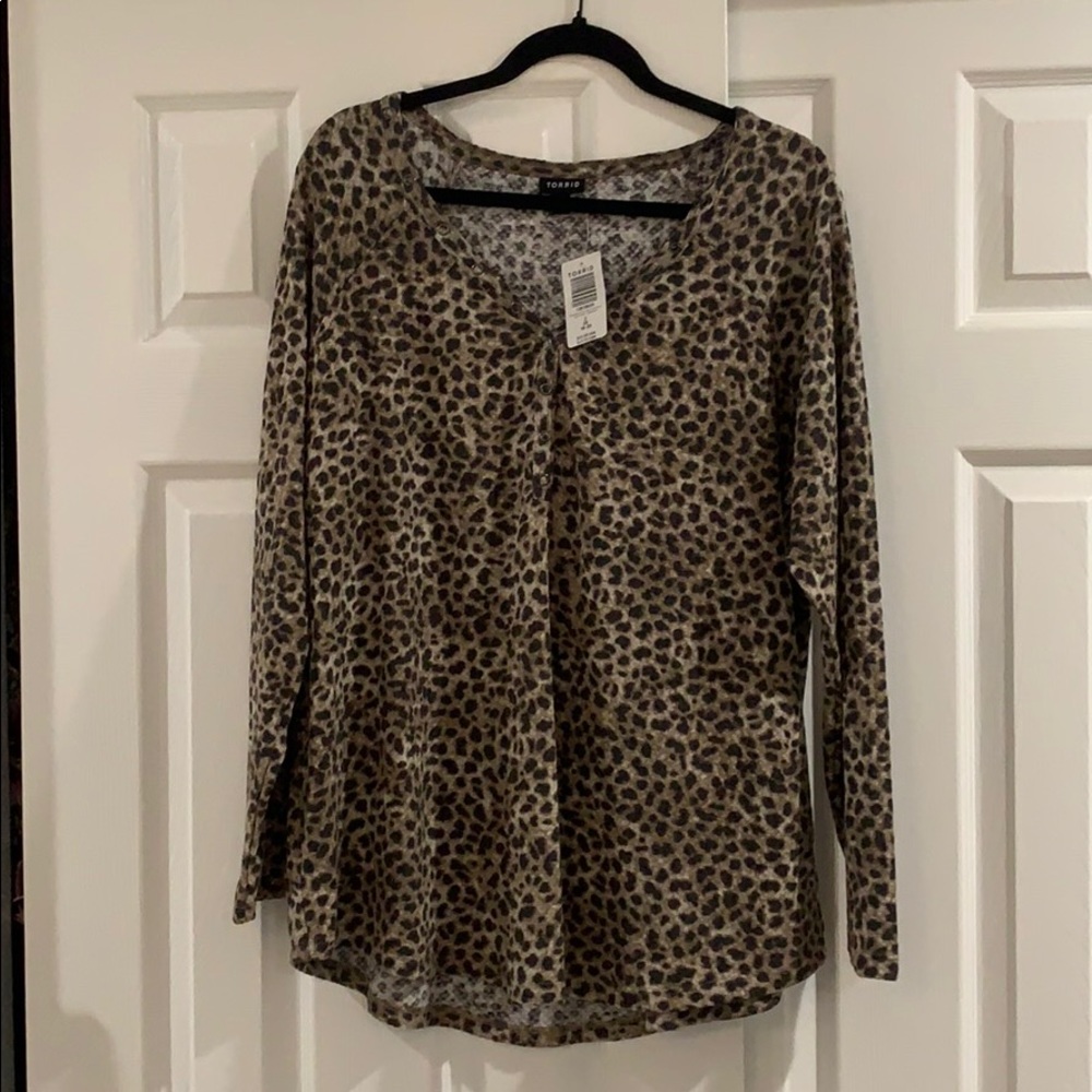 Leopard Print Waffle Raglan Henley